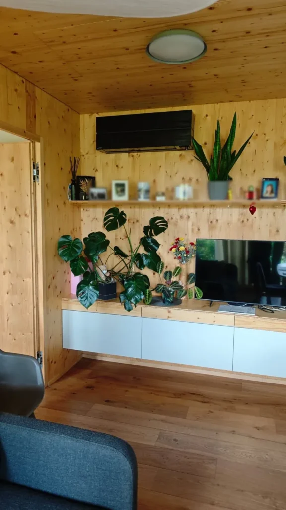 Tepelné čerpadlo vzduch/vzduch v zahradním domku v Chrudimi