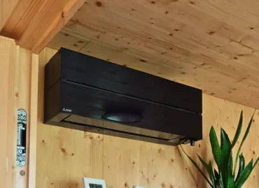Tepelné čerpadlo vzduch/vzduch v zahradním domku v Chrudimi
