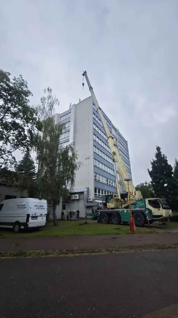 Montáž systému přímého chlazení do VZT na 30m budově v Chrudimi