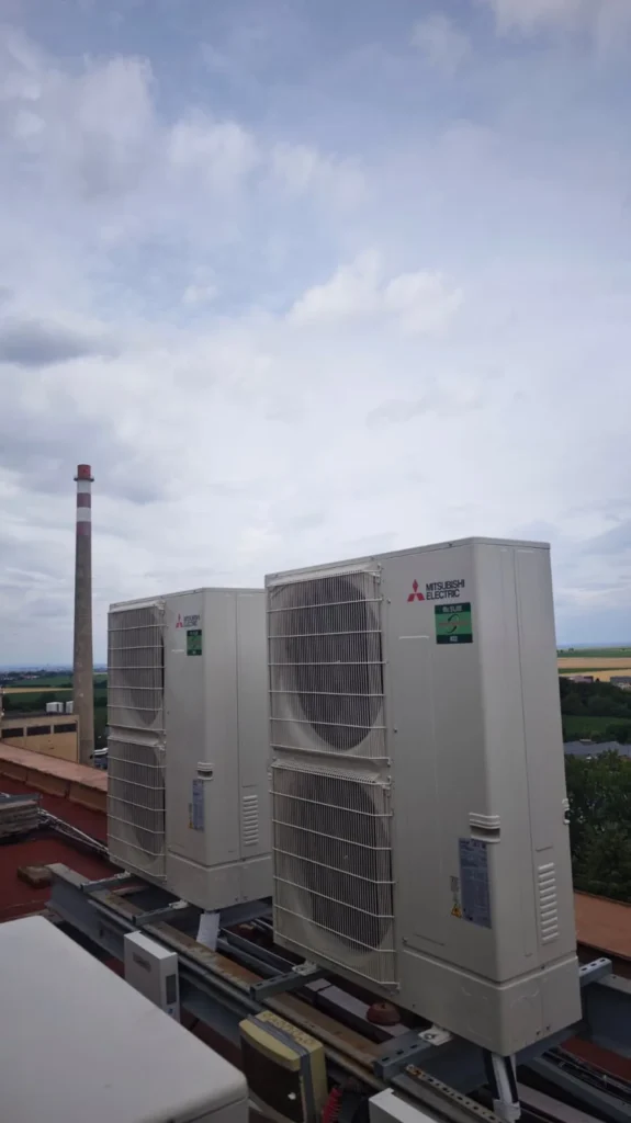 Montáž systému přímého chlazení do VZT na 30m budově v Chrudimi