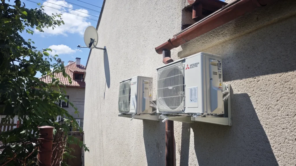 Montáž 2× klimatizace Mitsubishi HR25 ve Skutči