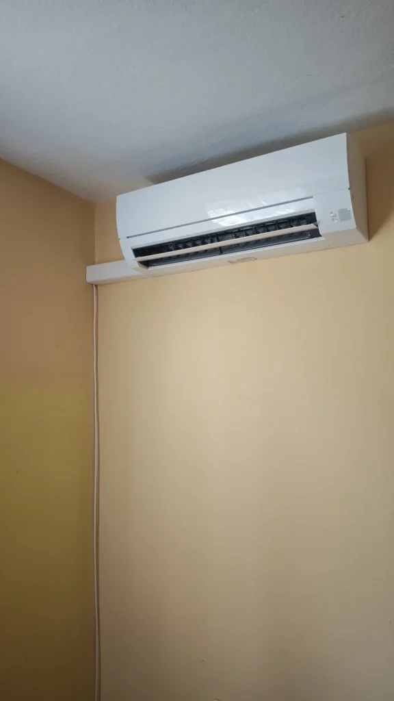 Montáž 2× klimatizace Mitsubishi HR25 ve Skutči