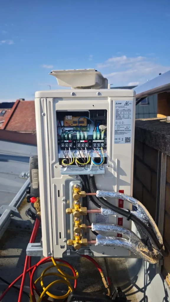 Montáž multisplit klimatizace Mitsubishi Electric v rodinném domě - Havlíčkův Brod