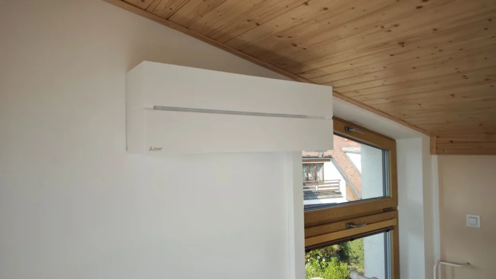 Montáž multisplit klimatizace Mitsubishi Electric v rodinném domě - Havlíčkův Brod