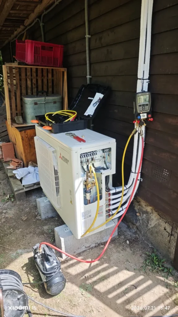 Montáž multisplit klimatizace Mitsubishi Electric v rekreační chatě