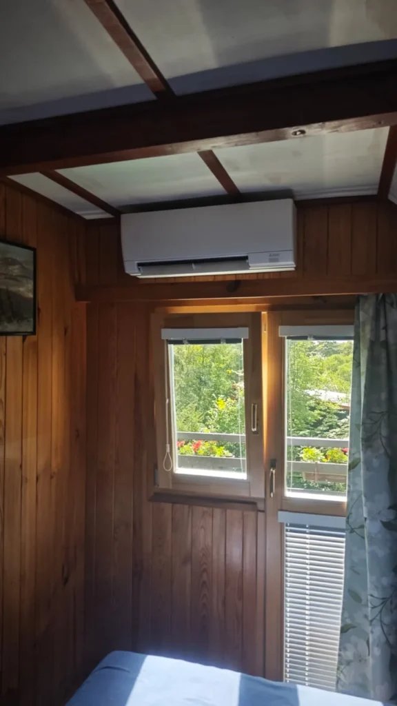 Montáž multisplit klimatizace Mitsubishi Electric v rekreační chatě