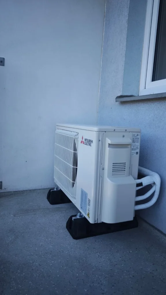 Montáž klimatizace Mitsubishi Electric do bytu v Praze – Prosek