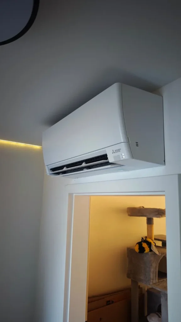 Montáž klimatizace Mitsubishi Electric do bytu v Praze – Prosek