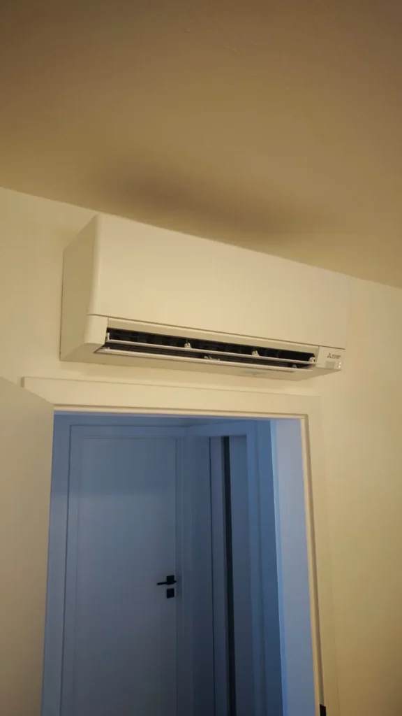 Montáž klimatizace Mitsubishi Electric do bytu v Praze – Prosek
