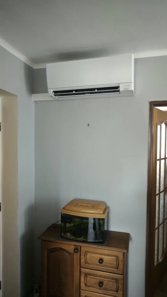Montáž multisplitové klimatizace Mitsubishi Electric AY v RD v Ostrově