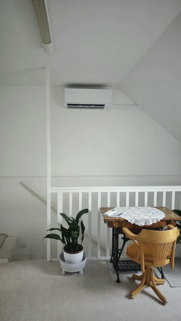 Montáž klimatizace Mitsubishi Electric AY25 v rodinném domě v Zaječicích