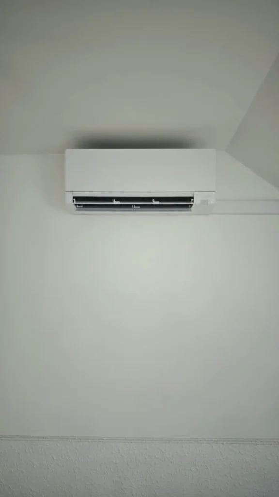 Montáž klimatizace Mitsubishi Electric AY25 v rodinném domě v Zaječicích