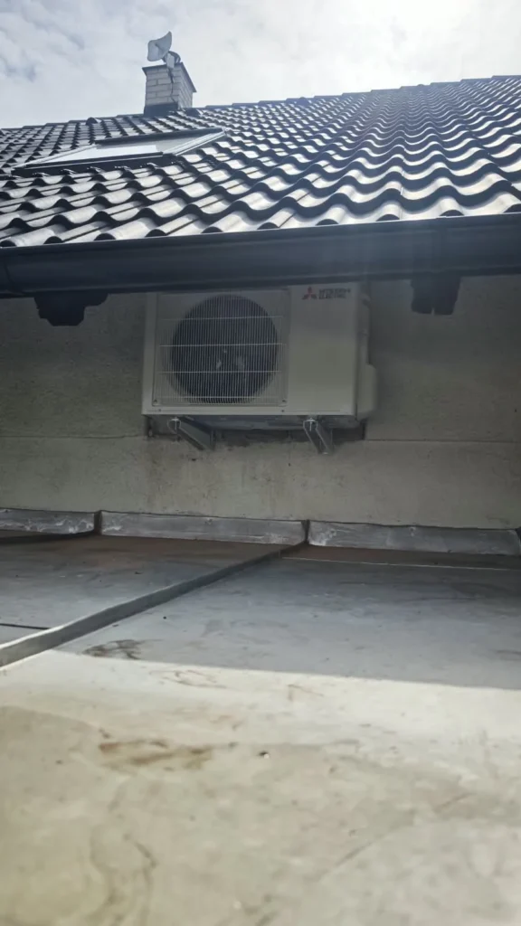 Montáž klimatizace Mitsubishi Electric AY25 v rodinném domě v Zaječicích