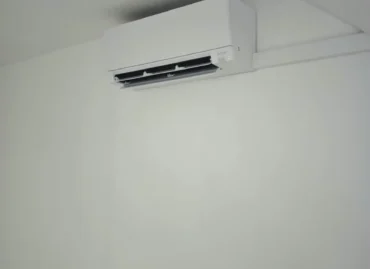 Montáž klimatizace Mitsubishi Electric AY25 v rodinném domě v Zaječicích