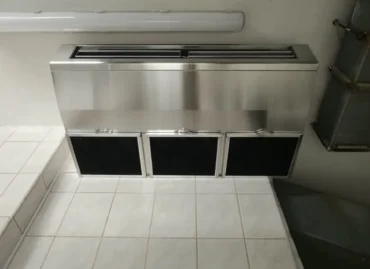 Montáž nerezové klimatizace Mitsubishi Electric do kuchyně penzionu Blatenský dvůr