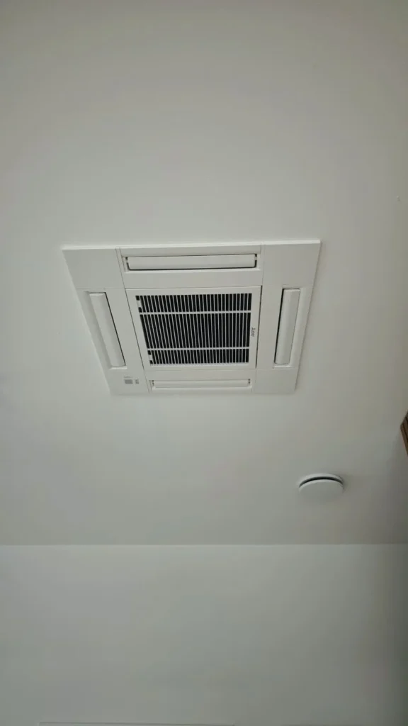 Montáž multisplitového systému Mitsubishi Electric v RD ve Vlčnově
