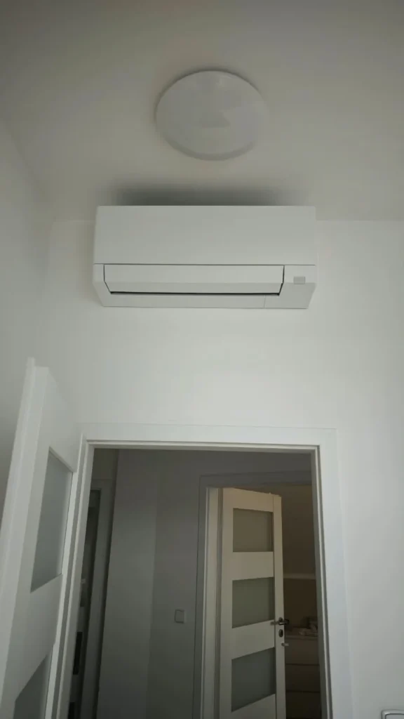 Montáž multisplitového systému Mitsubishi Electric v RD ve Vlčnově