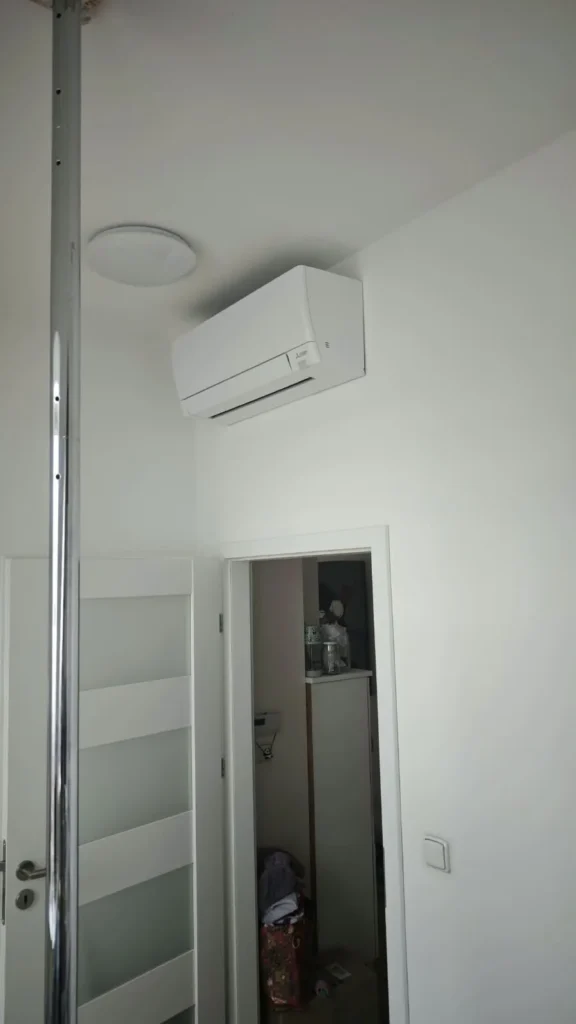 Montáž multisplitového systému Mitsubishi Electric v RD ve Vlčnově