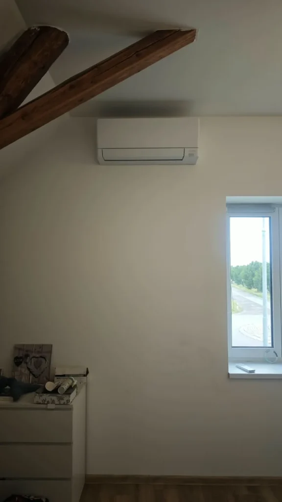 Montáž multisplitového systému Mitsubishi Electric v RD ve Vlčnově