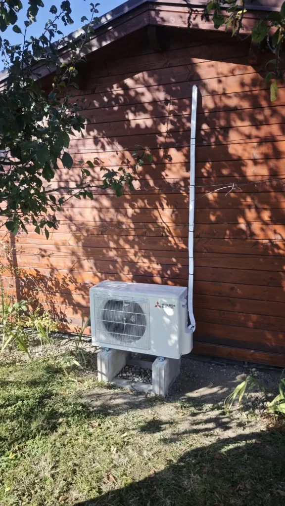 Tepelné čerpadlo Mitsubishi Electric FT v zahradním domku v Luži