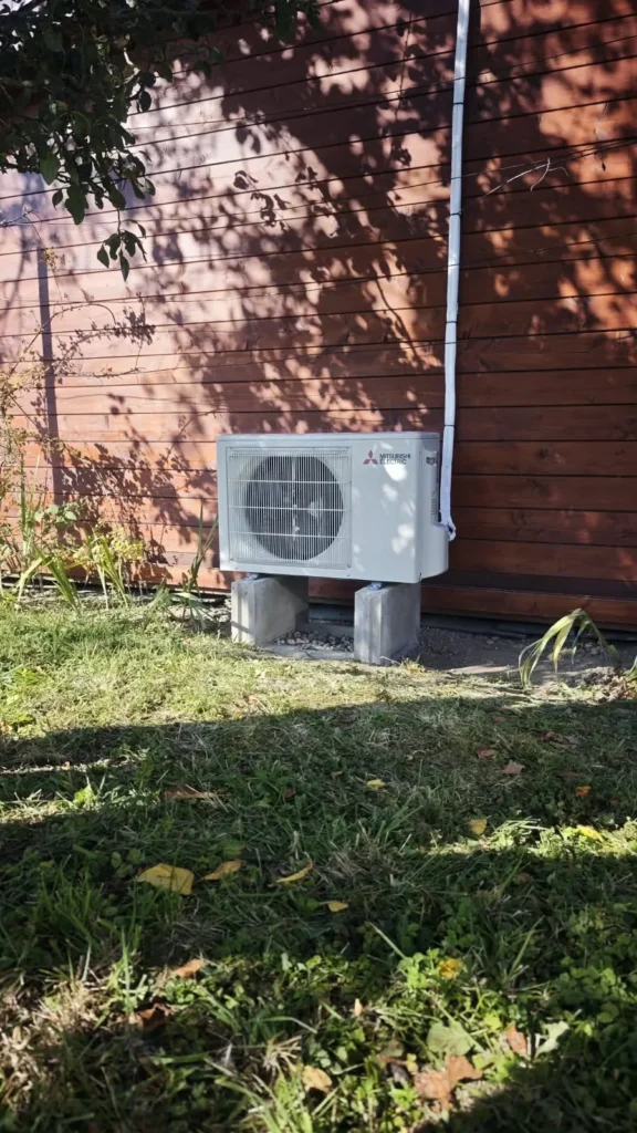 Tepelné čerpadlo Mitsubishi Electric FT v zahradním domku v Luži