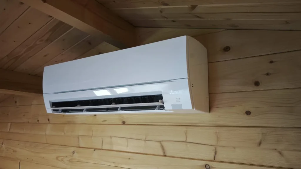 Tepelné čerpadlo Mitsubishi Electric FT v zahradním domku v Luži
